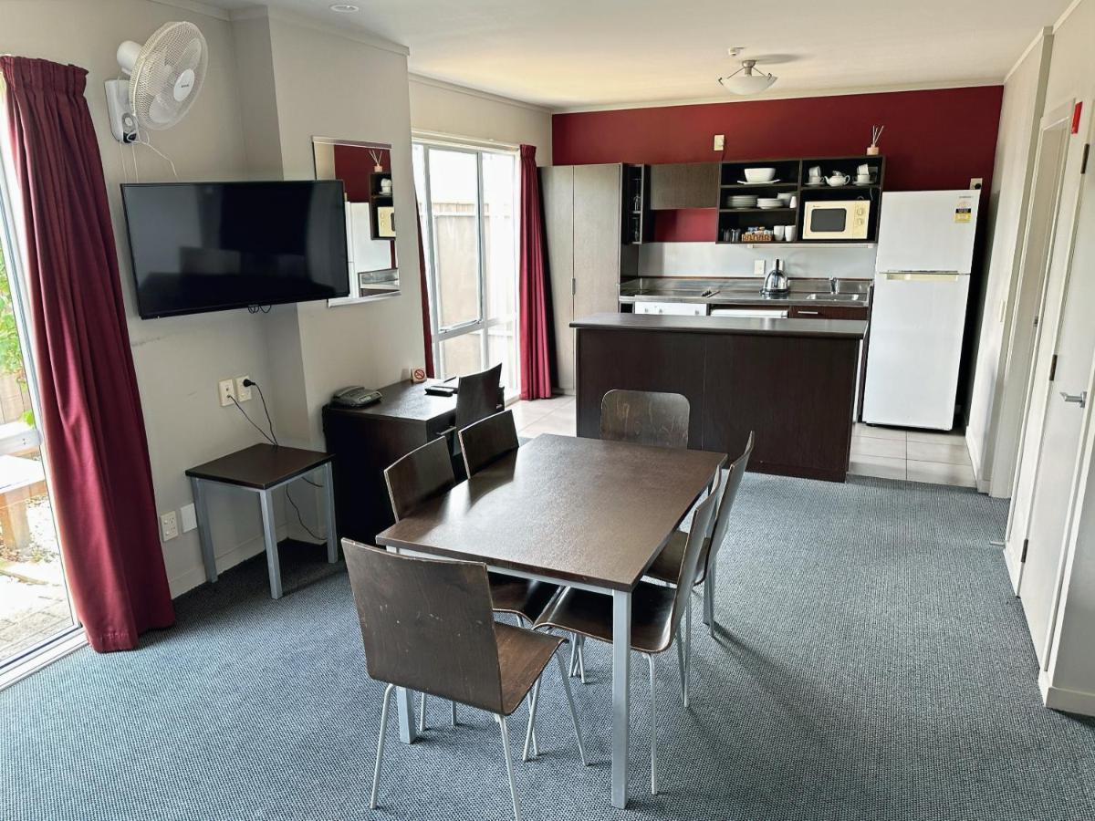 Arena Lodge Palmerston North Extérieur photo