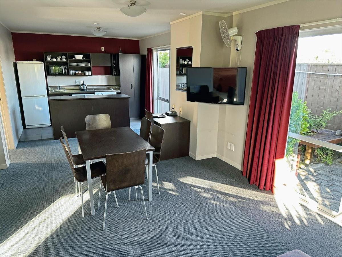 Arena Lodge Palmerston North Extérieur photo