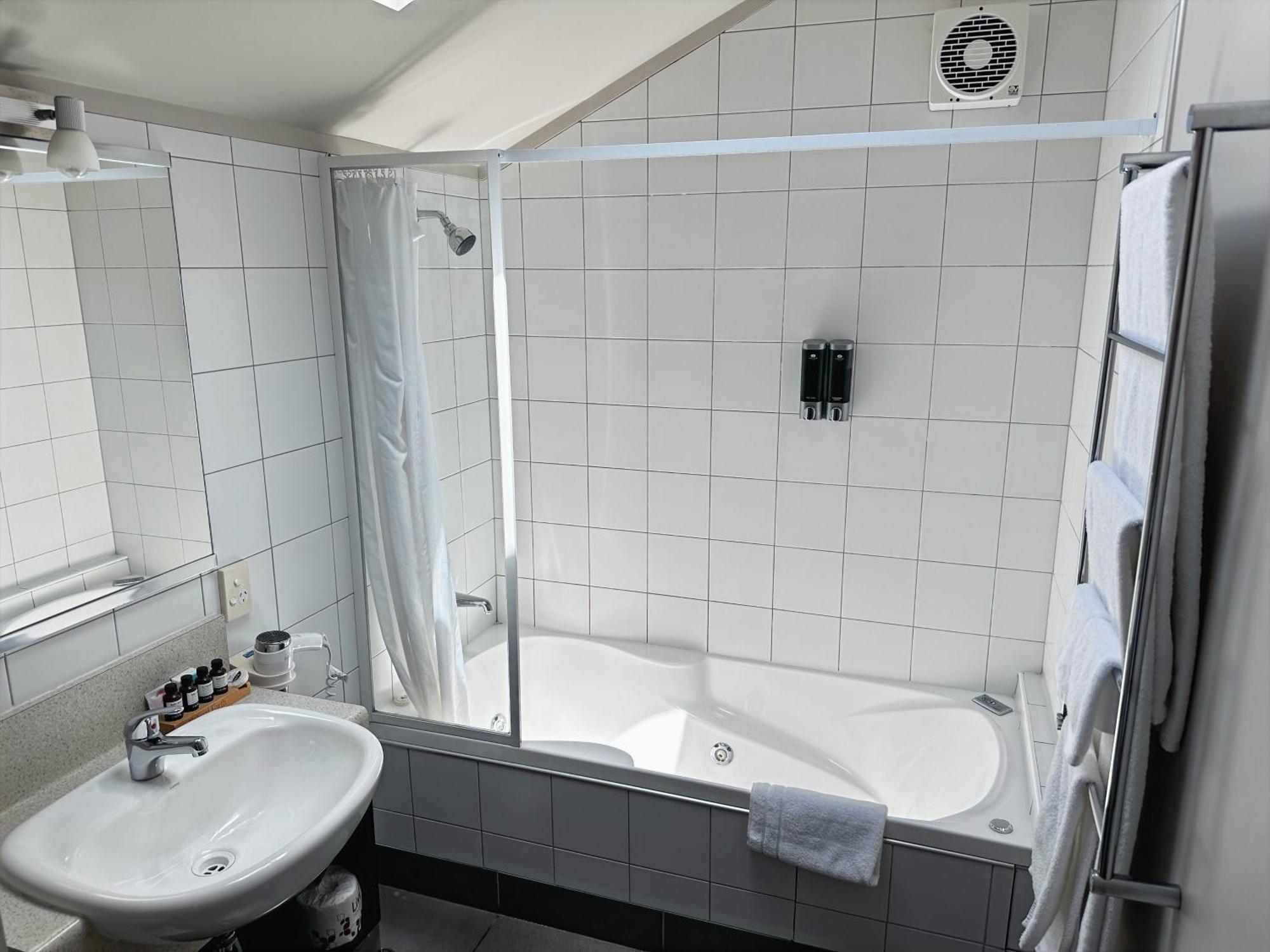 Arena Lodge Palmerston North Extérieur photo